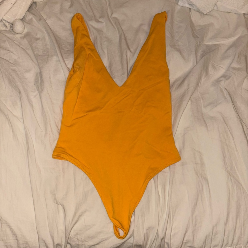 Aritzia babaton orange/marigold contour bodysuit. V neck